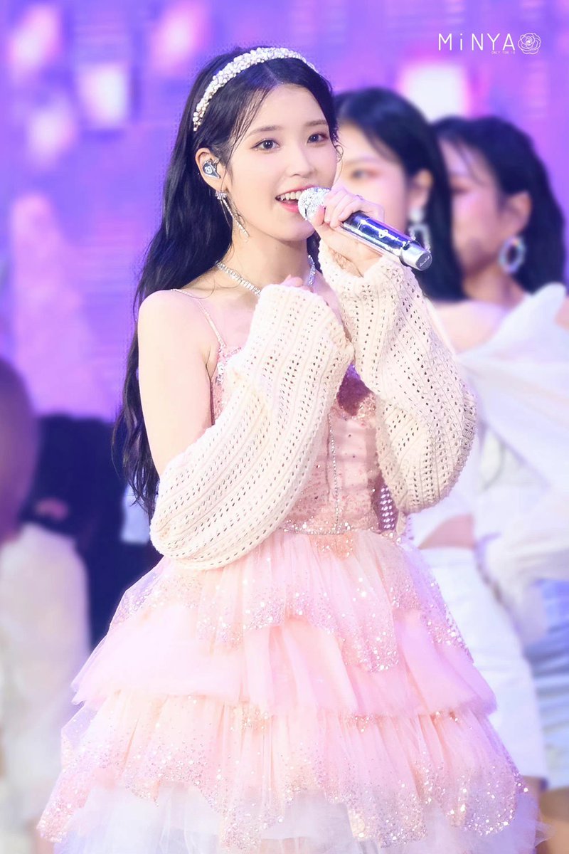 4seasonswithIU's tweet photo. This outfit is everything (;´༎ຶㅂ༎ຶ`)♡

https://t.co/MebHCfjduI https://t.co/aEGPkI5oot