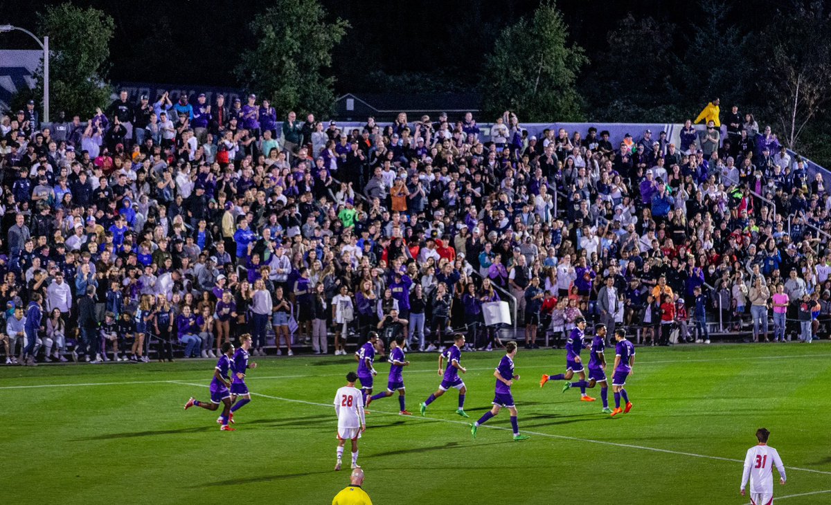 Thank you, Husky Nation❕

We hit a program record with 3️⃣8️⃣7️⃣6️⃣ in attendance tonight!

#GoHuskies
