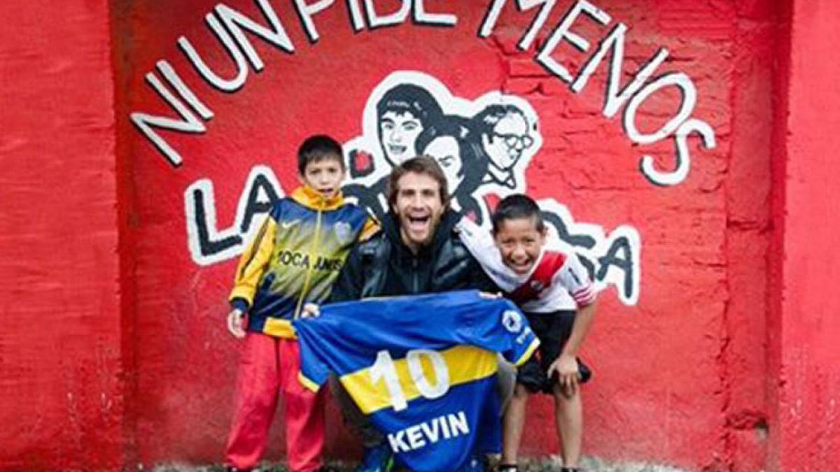 Pensé en no escribir nada sobre Ponzio, pero sinceramente sentí que es uno de los valiosos en el tan sucio ambiente futbolero. Se sacó una foto con la de Boca pidiendo justicia por un bosterito asesinado. Mis respetos.