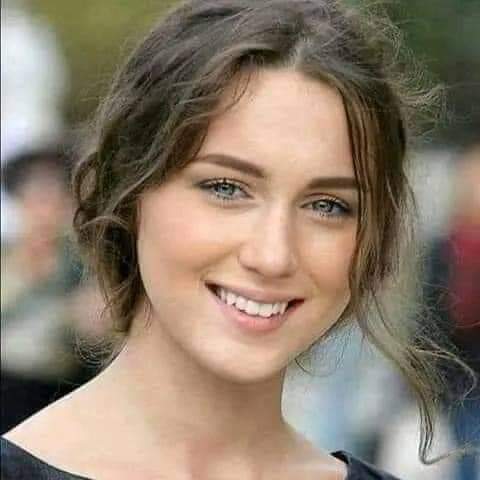 إذا مررت 🌿بشيء جميل
، فتمهل الخُطي ولا تستعجل الوقت🌾 ،
فالأشياء الجميلة لا تدوم طويلاً.”.....! ❤
                   
صباحووو وورد 🤗🙋‍♀️
