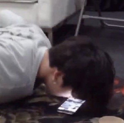 swimsjk's tweet photo. me trying to see jungkook’s ig story https://t.co/M0EyA0Lxd1