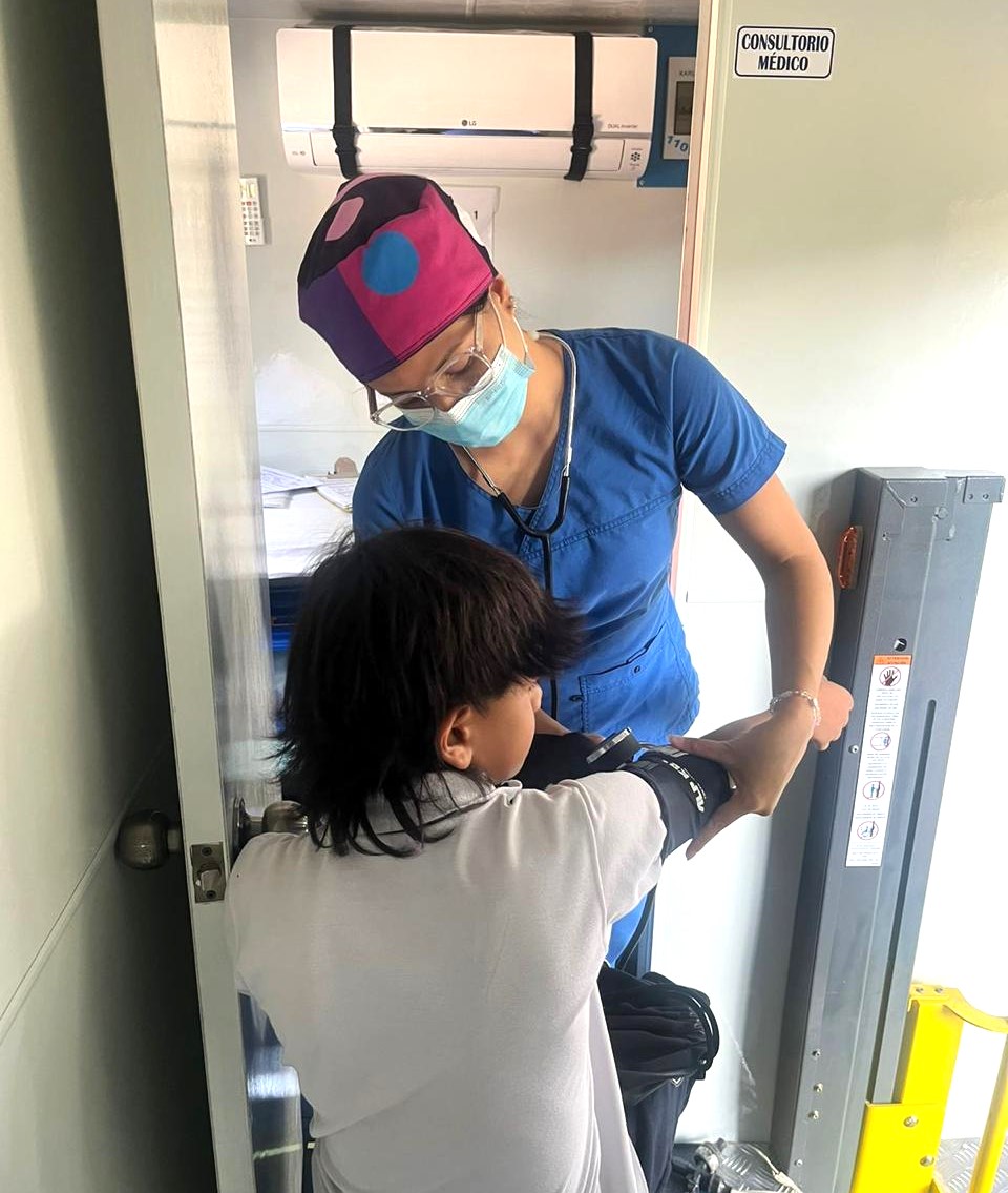 Alcaldiaibague's tweet photo. ¡Seguimos brindando atención humanizada! Con nuestro equipo llegamos al colegio INEM, allí atendimos a niños y jóvenes de la institución con medicina general, odontología y vacunación. ¡Siempre trabajando por el bienestar de todos los estudiantes! https://t.co/HAg8pyZW9s