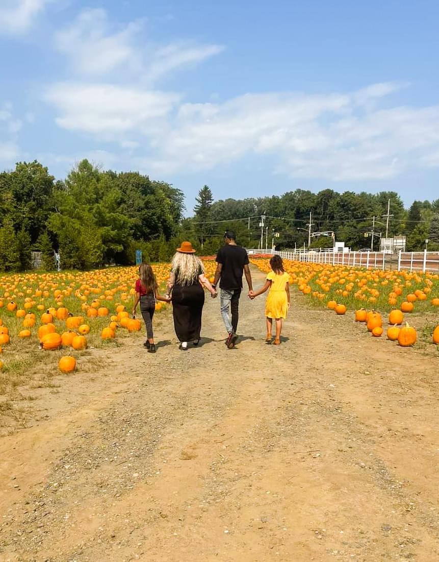 BrandyMaria4's tweet photo. Can’t wait to add our final pumpkin to the patch 🎃 #38weeks #maternity #family #allgirls #pumpkinpatch #nj https://t.co/ChD4KkLwuF