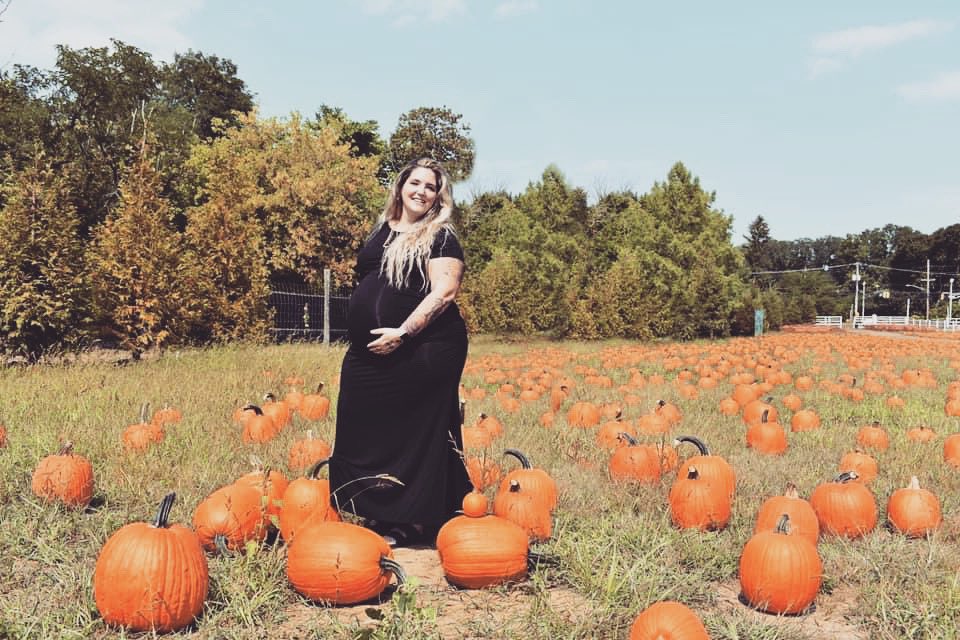 BrandyMaria4's tweet photo. Can’t wait to add our final pumpkin to the patch 🎃 #38weeks #maternity #family #allgirls #pumpkinpatch #nj https://t.co/ChD4KkLwuF