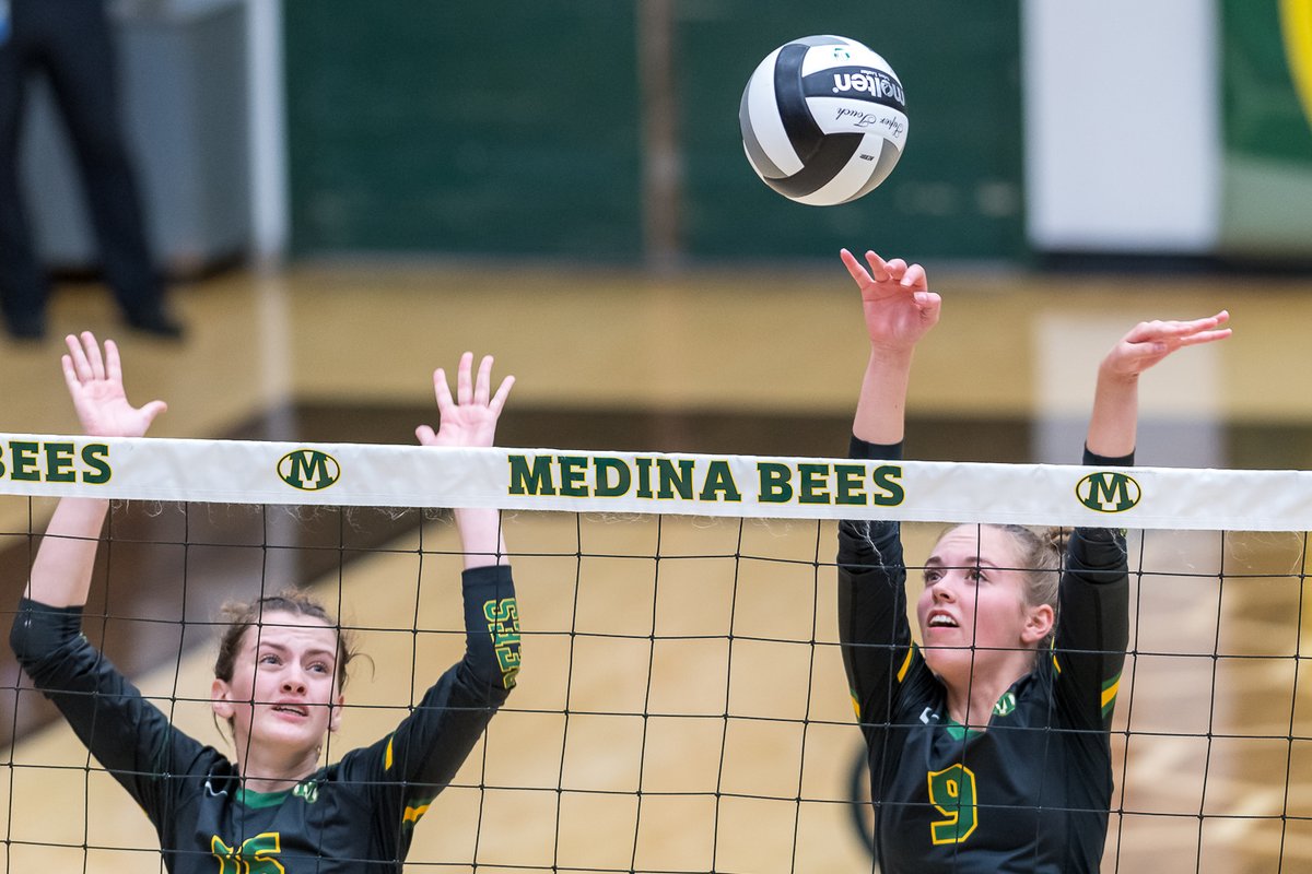 russellgifford's tweet photo. This might become a new segment. Everyone's favorite, blocking faces! @makenzieschelle @EmilyPiehler @AnslieKrogh @AubreyMiranda17 @maddyykesslerr @MGVBladybees #BlockingFaces https://t.co/MALEklCRJj