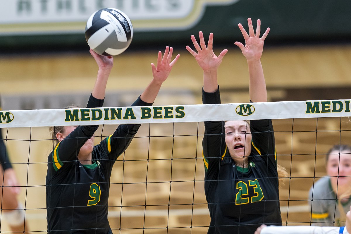 russellgifford's tweet photo. This might become a new segment. Everyone's favorite, blocking faces! @makenzieschelle @EmilyPiehler @AnslieKrogh @AubreyMiranda17 @maddyykesslerr @MGVBladybees #BlockingFaces https://t.co/MALEklCRJj