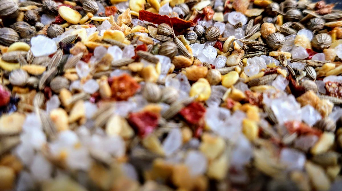 CapeFoodForest's tweet photo. The #Smoker / #Dehydrator has Landed!
Time to create #gourmet #smoked and #dehydrated #products!
A few #Smoked ideas, feel free to add in the comment section!
#salt
#Rub
#Peppers
#pepperflakes
#Tomatos
#tomatopowder
#Garlic
#onion
#Citrus
#mushroompowder
#bacon
#chillibites https://t.co/z0G3Zuub1X
