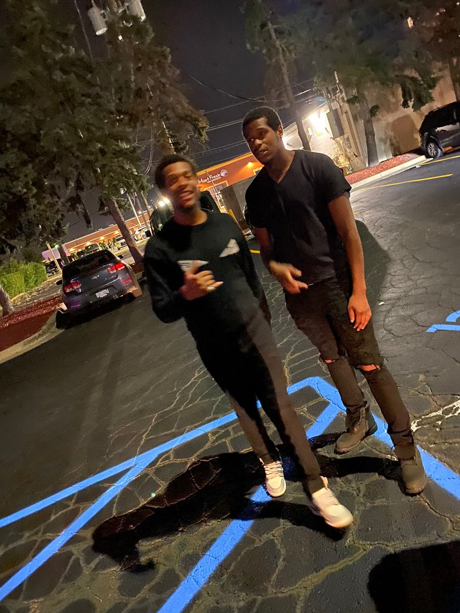_CP_3's tweet photo. Twins 😈 https://t.co/qr5iklP9zK