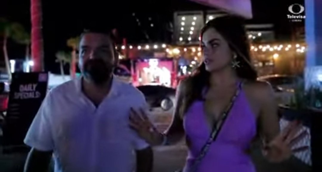 Edgarmolinas's tweet photo. Los queridos @alonso_es y @KarlaCastroFit no se podrán quejar. Les tocó disfrutar la vida nocturna de #PuertoPeñasco. Sigue #QuéChiloSonora en @TelevisaSON 
¡Acá estamos en directo! 👇🏼👇🏼
https://t.co/ZIwl5yPyuI https://t.co/TiPKVGIxz5