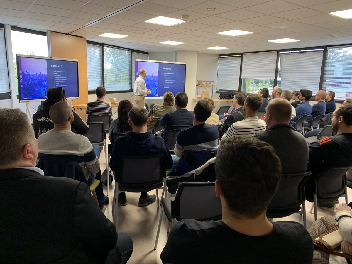 Hexanet's tweet image. [#afterwork 🍻 ]
Retour en images sur le Meetup #IT de @SacreeTech qui avait lieu hier dans nos locaux de #Reims 

Merci à tous pour ce moment convivial !😉 

#Hexanet #SacréeTech #Datacenter #afterwork #Reims #IT #meetup #evenement