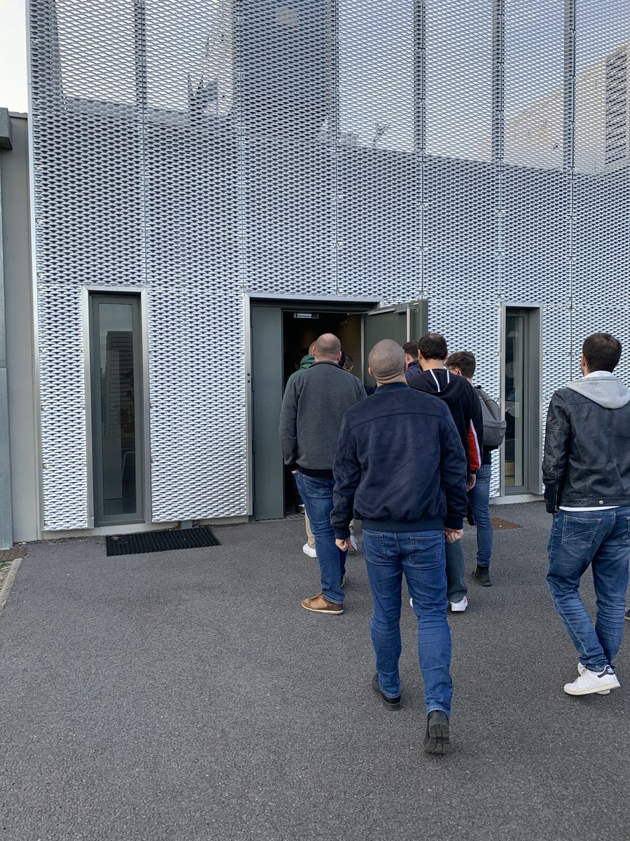 Hexanet's tweet image. [#afterwork 🍻 ]
Retour en images sur le Meetup #IT de @SacreeTech qui avait lieu hier dans nos locaux de #Reims 

Merci à tous pour ce moment convivial !😉 

#Hexanet #SacréeTech #Datacenter #afterwork #Reims #IT #meetup #evenement