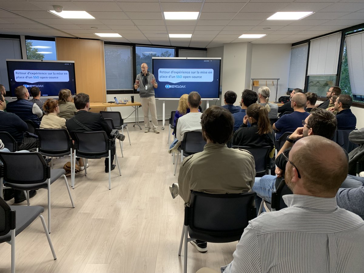 Hexanet's tweet image. [#afterwork 🍻 ]
Retour en images sur le Meetup #IT de @SacreeTech qui avait lieu hier dans nos locaux de #Reims 

Merci à tous pour ce moment convivial !😉 

#Hexanet #SacréeTech #Datacenter #afterwork #Reims #IT #meetup #evenement