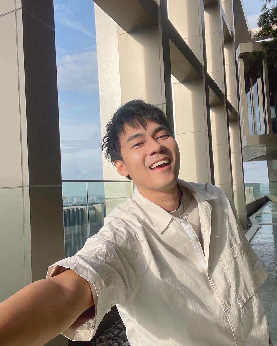 dan_worrawech's tweet photo. ทำไมรู้สึกว่าชีวิตช่วงนี้มันช่างสดใสสว่างไสวดีจังเลย🤩 https://t.co/XJvB6wVNT2