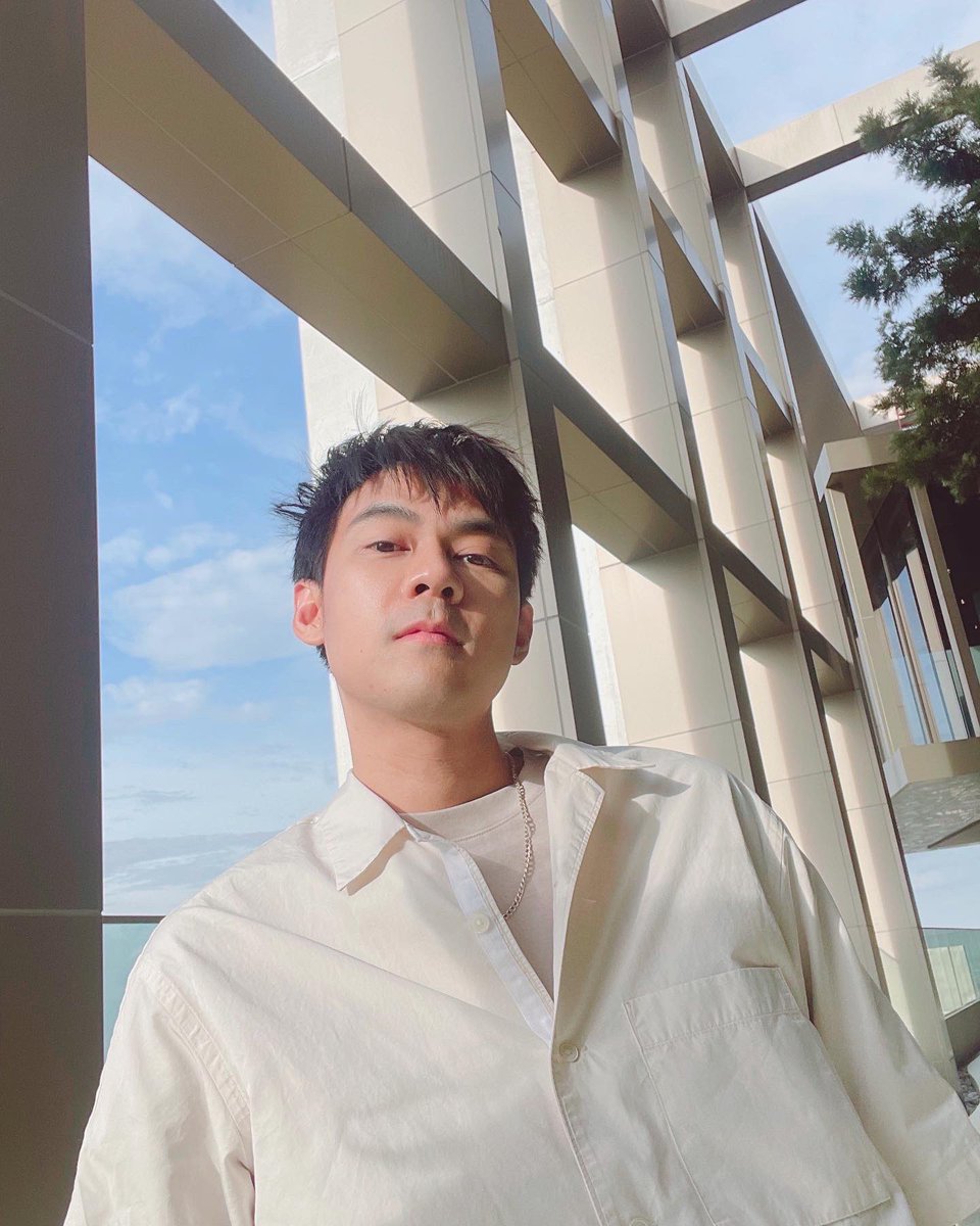 dan_worrawech's tweet photo. ทำไมรู้สึกว่าชีวิตช่วงนี้มันช่างสดใสสว่างไสวดีจังเลย🤩 https://t.co/XJvB6wVNT2