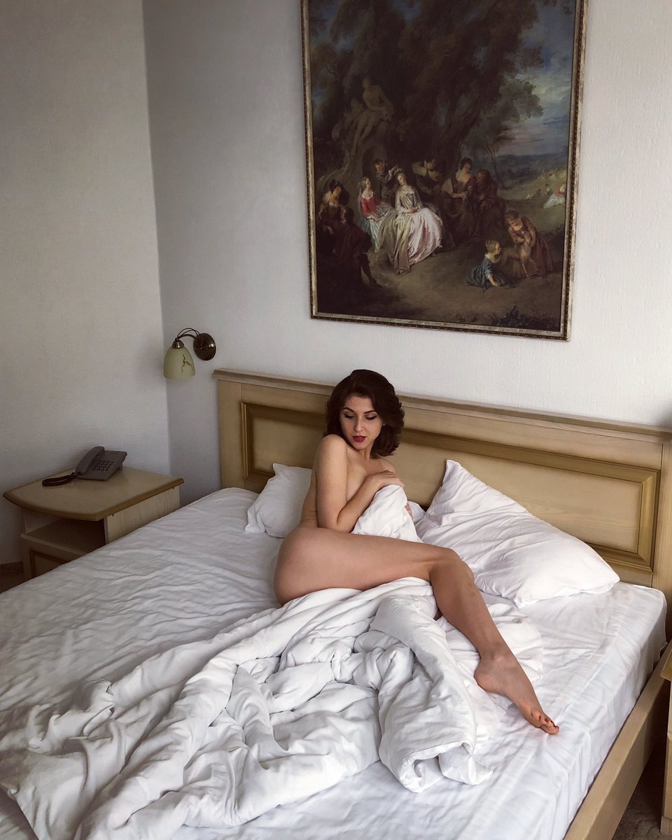 melodiccatalina's tweet photo. Good morning 💋 https://t.co/gtDvPd3wyj