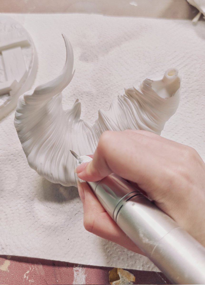LeanArt3D's tweet photo. Working on some models . Sanding , removing supports, priming for painting. 💖
#3dprinted #gemdoll #formlabs #vallejo https://t.co/pBUWicvFdC