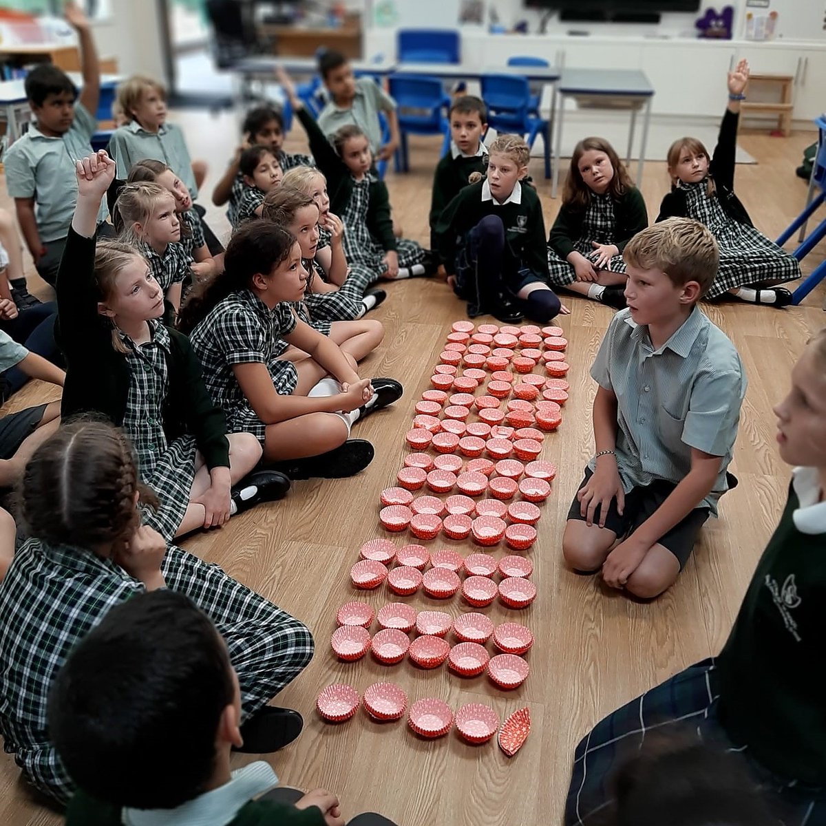 KESPreparatory's tweet photo. #StroudY4 have worked collaboratively to prove they have 1,000 cupcake cases, using their knowledge of multiplication and number facts, part of the Maths curriculum.
#StroudMaths #StroudMSch #StroudCollaboration #ForeverUndaunted https://t.co/MQsuHtMIqS