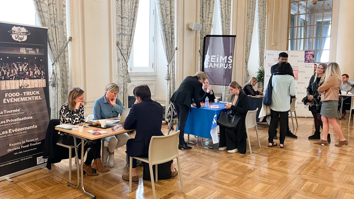 Jusqu'à 18h, rendez-vous à l'hôtel de ville de #Reims pour le forum #JobDating étudiant, de nombreux #recruteurs du territoire sont présents pour vous proposer des offres d'emploi, compatibles avec les études. => Infos : bit.ly/3R2Wbrc