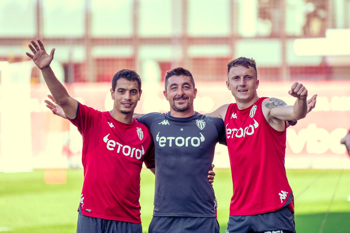 AS_Monaco's tweet photo. Les sourires sont de sortie en cette semaine de trêve 😊

❤️🤍 https://t.co/MDJHC3O2wT