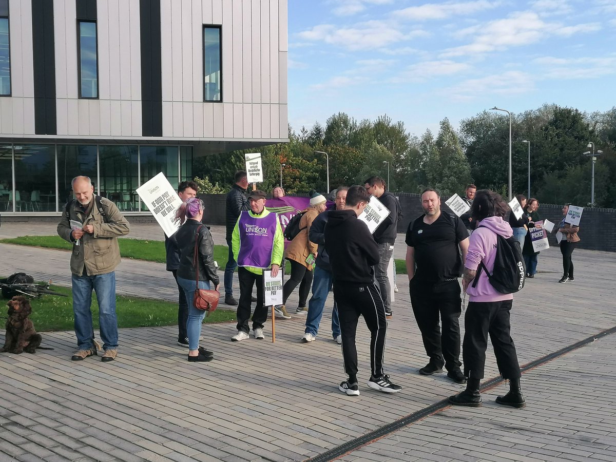 Appreciating the support received this morning at Sighthill from <a href="/YCLEdinburgh/">Edinburgh YCL</a>