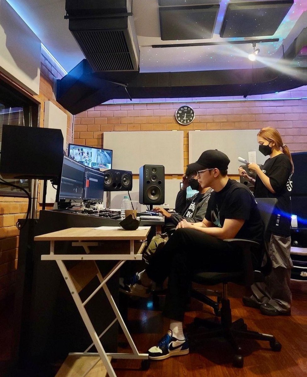 MinjunPH's tweet photo. IG Update: @Jun2daKAY 
The day of directing 🎼

#SEVENSTARS #OTHERSIDE
#JUN_K #준케이 https://t.co/7FZ6ZrqbHy