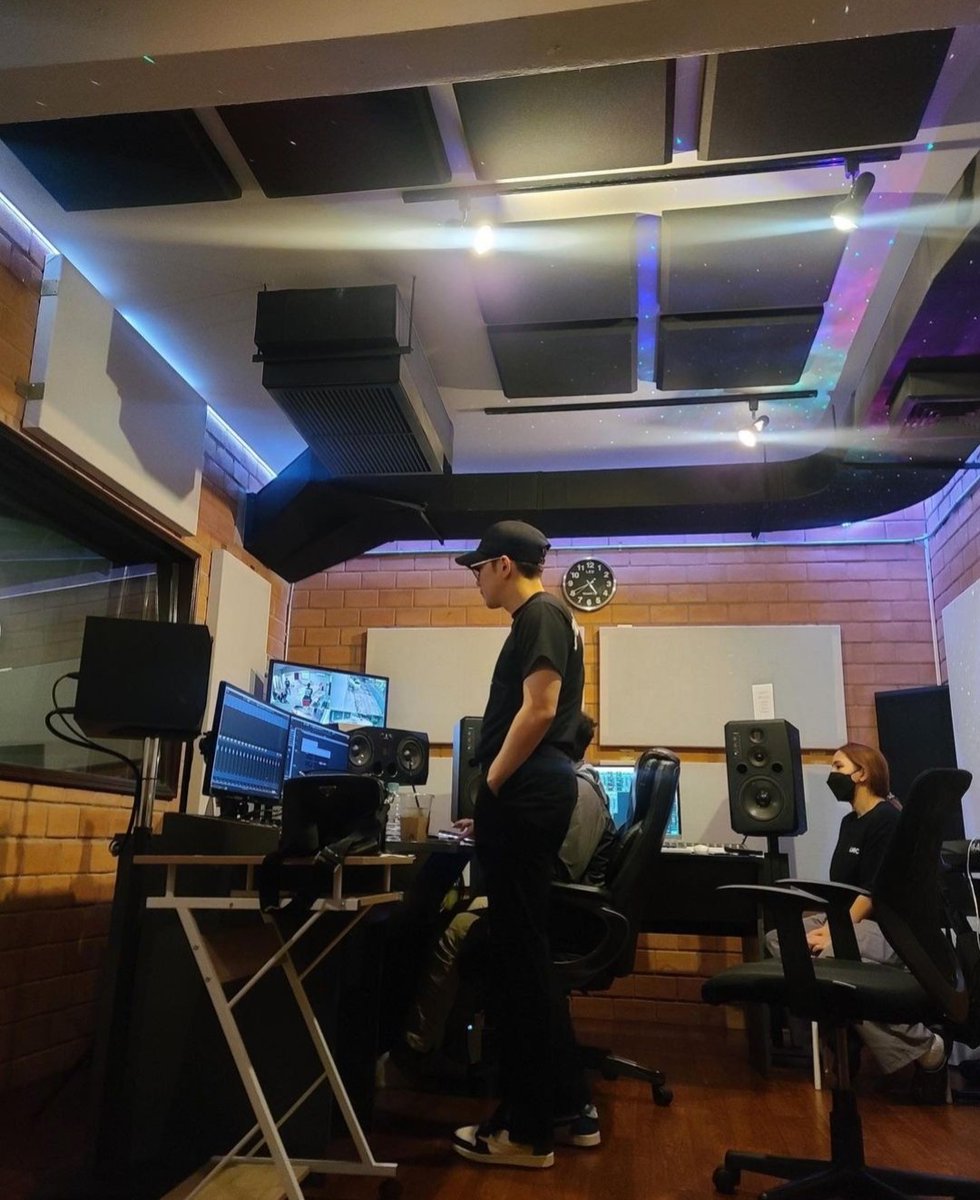 MinjunPH's tweet photo. IG Update: @Jun2daKAY 
The day of directing 🎼

#SEVENSTARS #OTHERSIDE
#JUN_K #준케이 https://t.co/7FZ6ZrqbHy