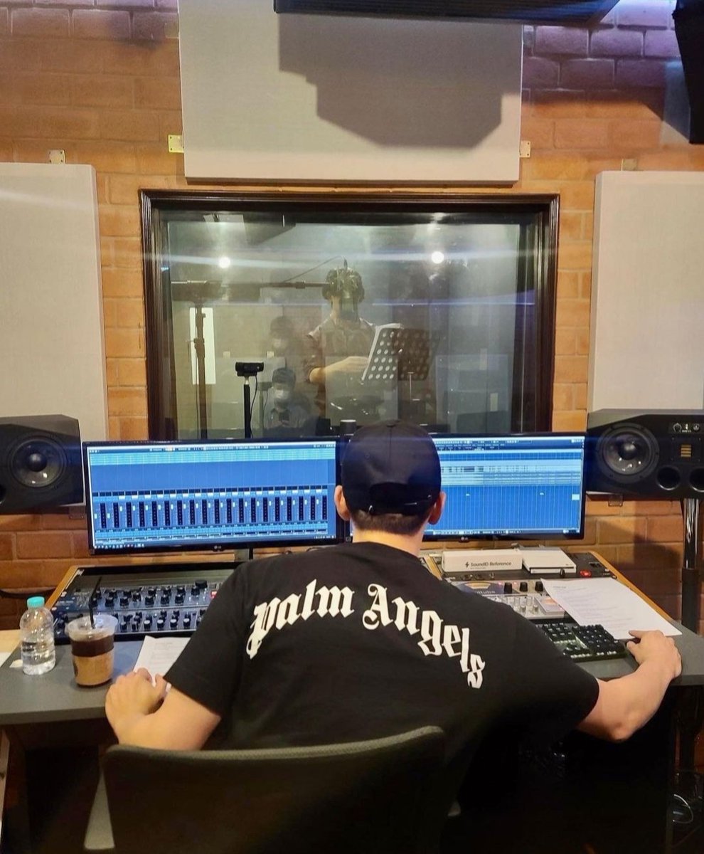 MinjunPH's tweet photo. IG Update: @Jun2daKAY 
The day of directing 🎼

#SEVENSTARS #OTHERSIDE
#JUN_K #준케이 https://t.co/7FZ6ZrqbHy