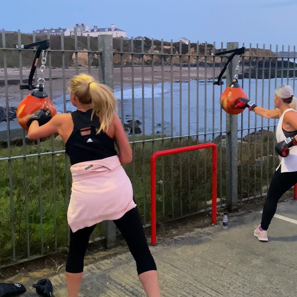 GrahamLowPT's tweet photo. 💥🥊 We included a bit of boxing in our 6am cardio workout this morning 🔥🔥🔥 
Great to release those endorphins, filling you with energy and happy vibes 😁
How’s that for a view by the way! 😎 https://t.co/gSqHLtDhvP https://t.co/AmAZpjJsjo