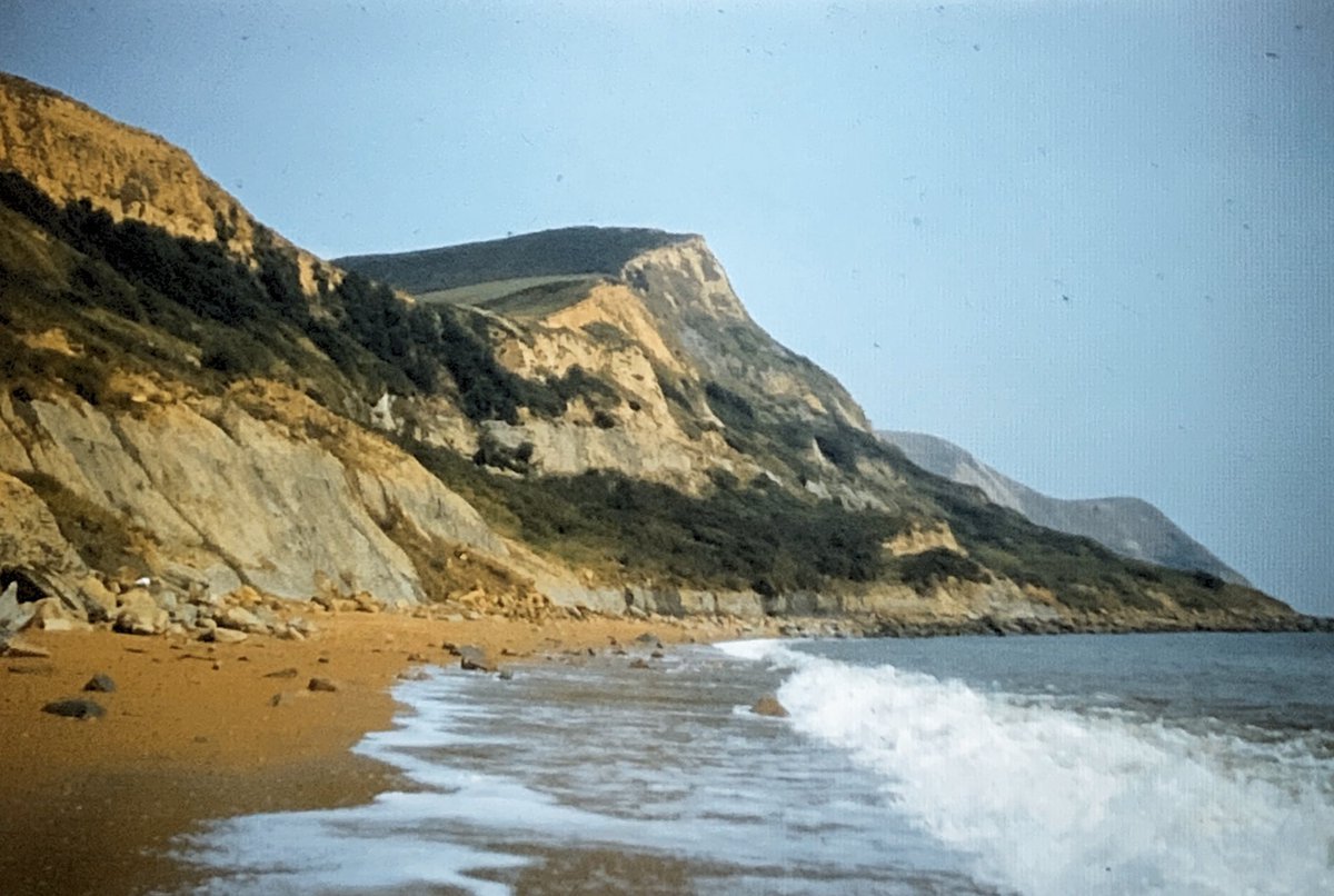 CuesJoey's tweet photo. A great beach to visit Eype in Dorset. Large numbers of fossils. Off to studio to mix my next track. 🎶🎼🎵 https://t.co/CINQujREIp