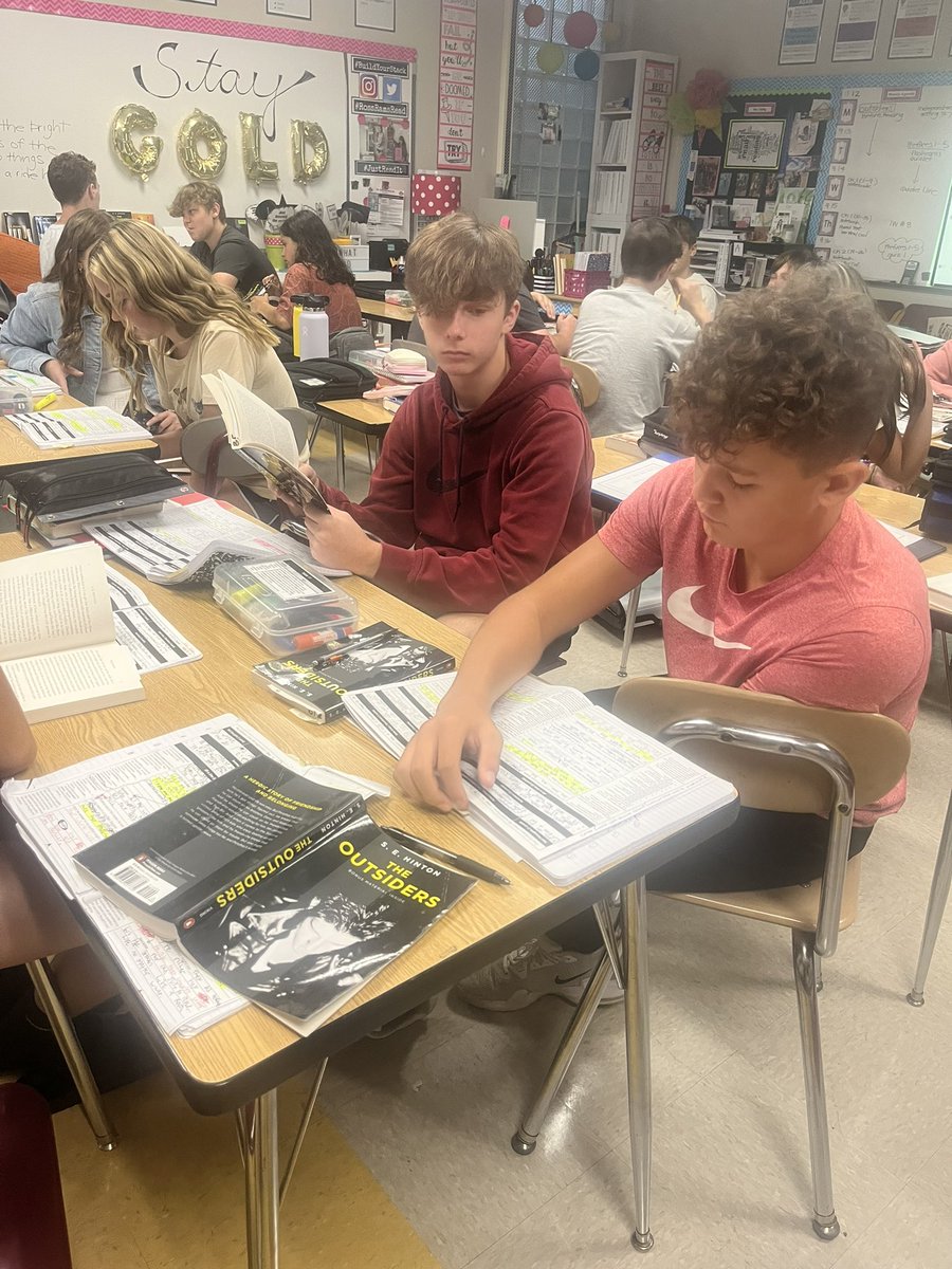 jennrettig's tweet photo. Preparing for our first Socratic Seminar in small groups. Lots of structure, reminders, and feedback interruptions at the start. I love seeing books open to find evidence for responses! #staygold https://t.co/OMBr9aeMGa