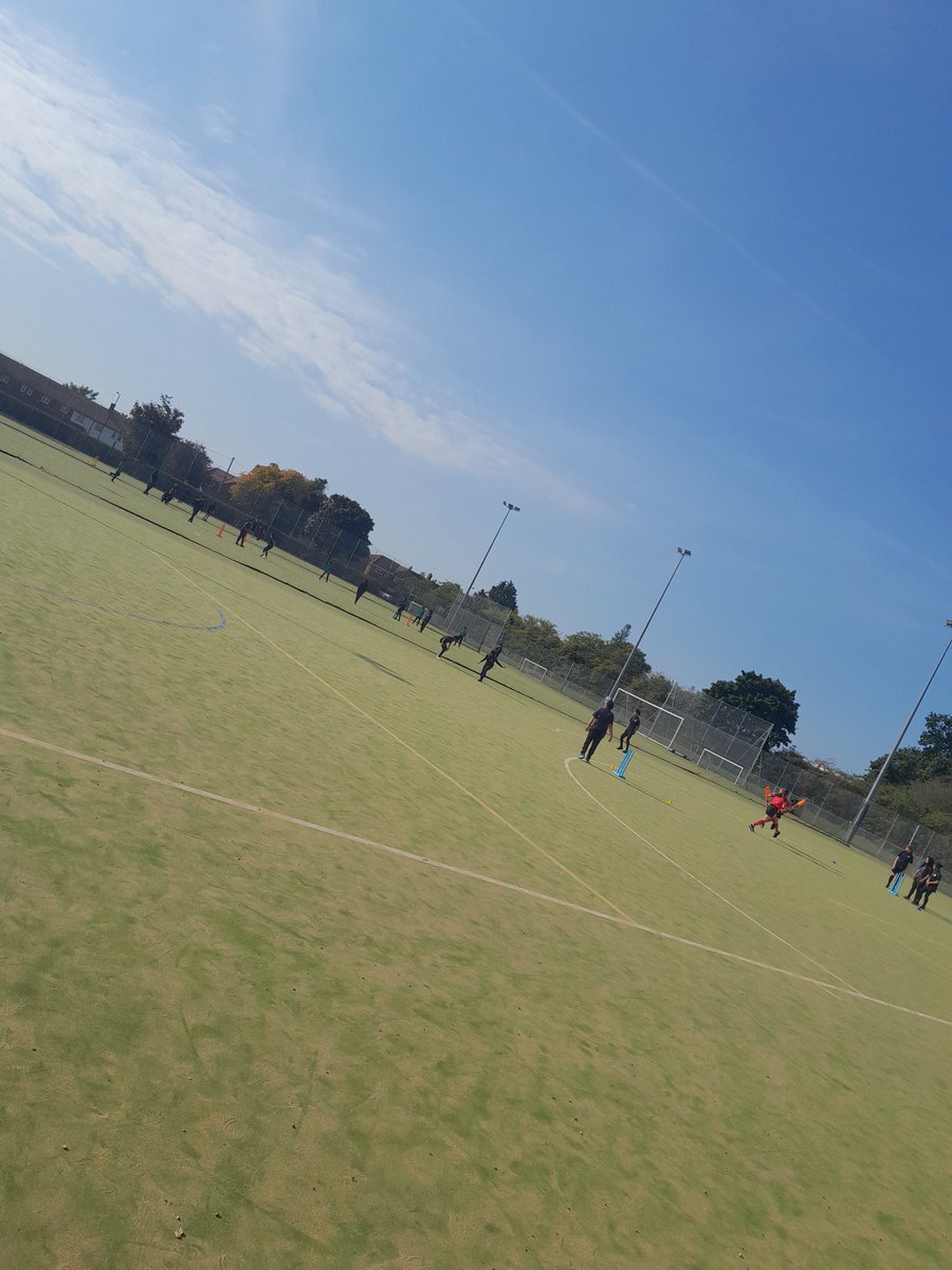 SloughSSN's tweet photo. Great opportunity for new Year 7s to try their hand at Dynamo cricket against other schools in Slough with @BerksCricketFdn and great leaders from @Wexham_School
#participation #newterm #transition #dynamocricket #sunshine #beingactive #Sloughschools #NewSkills https://t.co/GBHX6pspaj