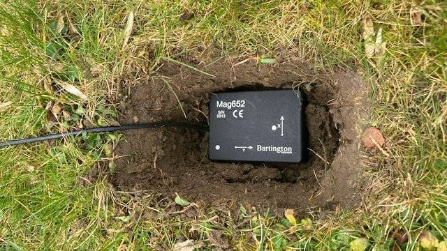 SamSeccombe's tweet image. #InstantDetect2 connected camera traps solve this problem using a @bartingtonltd metal detecting sensor to trigger the camera. The metal detecting sensor constantly measures the Earth’s magnetic field and will trigger when it detects a small change caused by moving metal. 2/