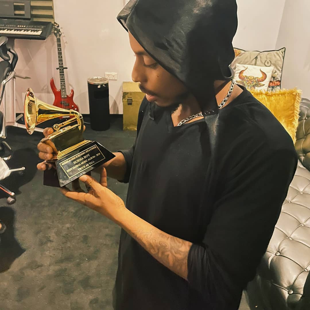 shinoremy's tweet photo. LeriQ appreciation tweet.
Thank you @OfficialLeriQ for everything. You're a Great Producer.
Thank you for the works with Burna Boy over the years. Bigger you, I pray. 💜
#LeriQ
#BurnaBoy
#Outsiders
Call the Paramedic 🚑🔥 https://t.co/l5ndzRMWpY