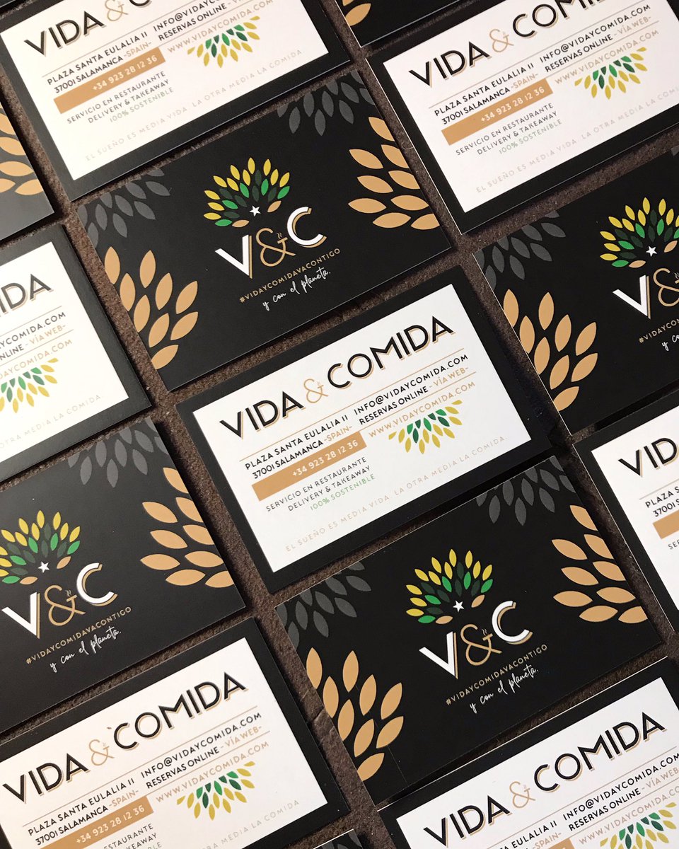 VidayComida's tweet photo. 🤍DETALLES ATEMPORALES✨
Que nuestro staff te reciba con la mejor de sus sonrisas.

Esa sensación al abrir y ojear la carta-periódico de temporada.

O la ilusión de, tras una gran velada, guardar una tarjeta de visita en tu cartera como si fuera un tesoro #vidaycomida #Salamanca https://t.co/1ZfKRXdyq4