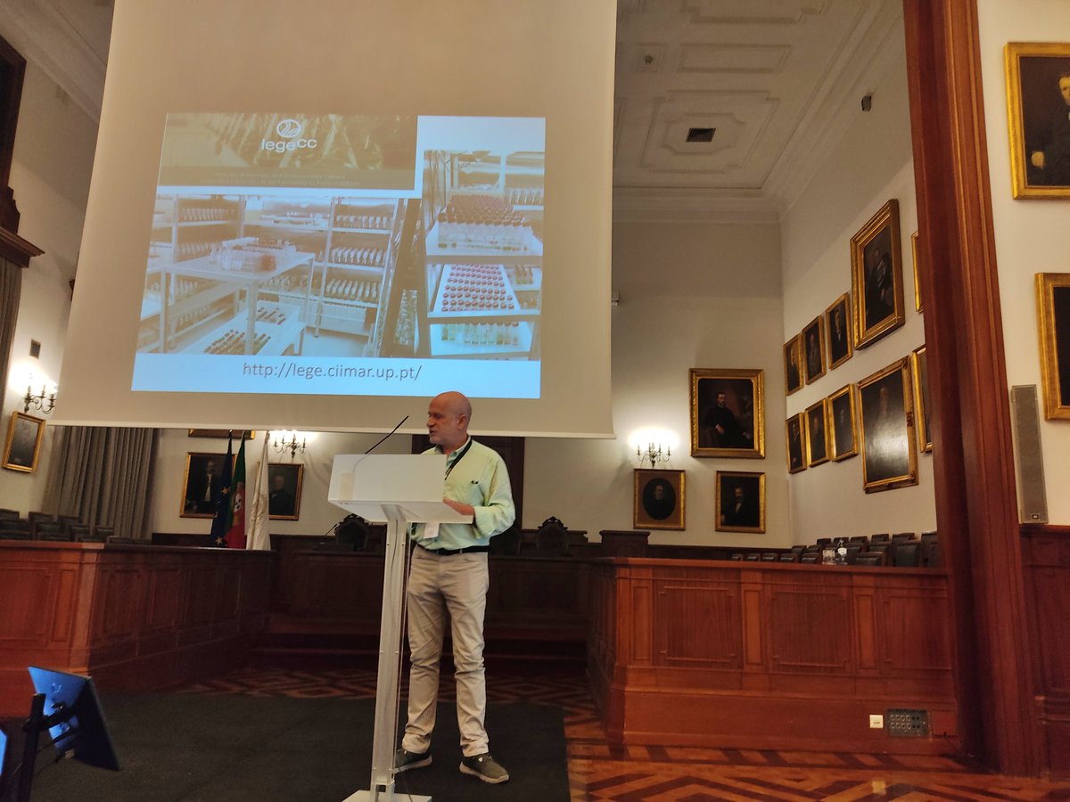 CiimarUp's tweet photo. Last September 15, Professor Vitor Vasconcelos, Director of CIIMAR, was one of the speakers at Biofilms@UP, an event planned to boost collaborative research in biofilm science and technology at the Universidade do Porto. 🤩
#CIIMARnews #CIIMARresearch https://t.co/G6kkF36jtl