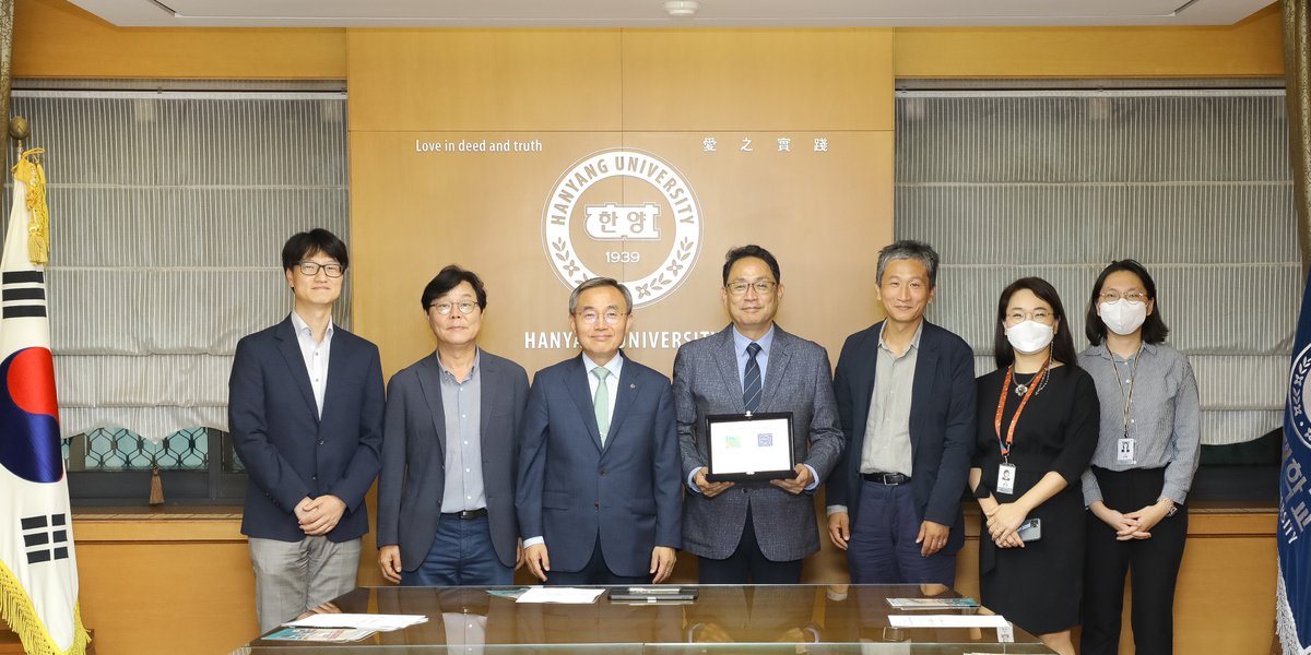 origin_cms's tweet image. CMS Award ceremony to honor the director and curatorial team of the Hanyang University Museum in recognition of their exceptional collaboration with the @CMSExperiment  for the Origin-CMS Cosmonaut exhibition 
#CERN #OriginCMS #scienceandart #CMSexperiment