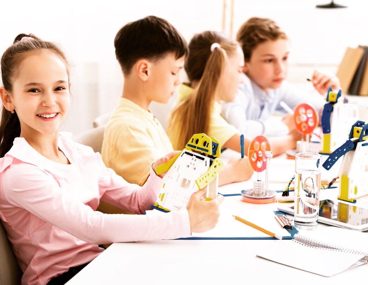 STEM+A Education & ROBOTICS & CODING 🛠🤖👾🕹🔍🛅🌐

#stem #stemeducation #cariaedu #robotics #coding #javascript #linux #microsoft #computer #multidiciplinar #student #children #university #school #kindergardenteacher