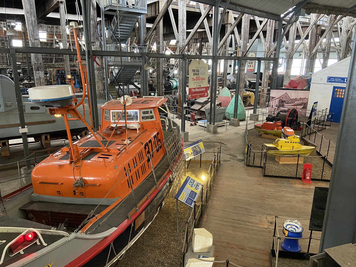HoneyResearchGP's tweet image. Welcome week trip to @DockyardChatham with our first year @FESGreenwich School of Science students!
