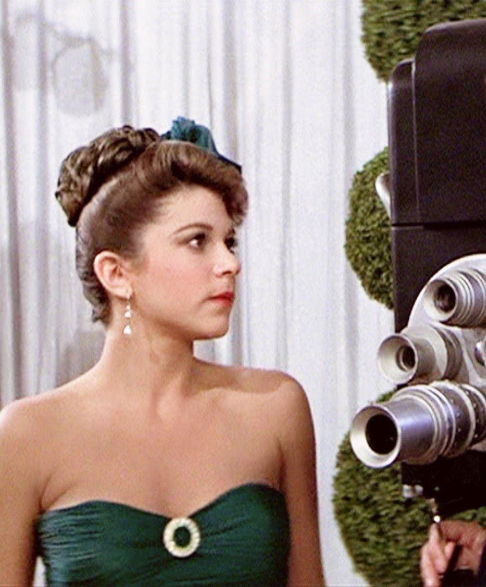 This week we had the joy of talking to another legend. Author, actress, Pink Lady, Golden Girls neighbor, Chucky victim, and all around delightful human Dinah Manoff. 

Have a listen: buzzsprout.com/230417/1131933…