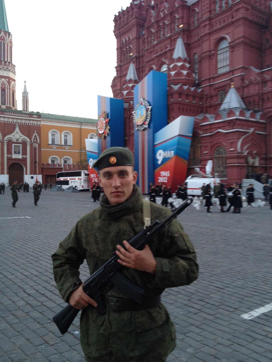 Надеюсь, что сына Пескова, служившего в российской армии (после отсидки в английской тюрьме), заберут воевать на Донбасс сегодня же. Он и резервист и бывший зэк одновременно. Идеальный кандидат.