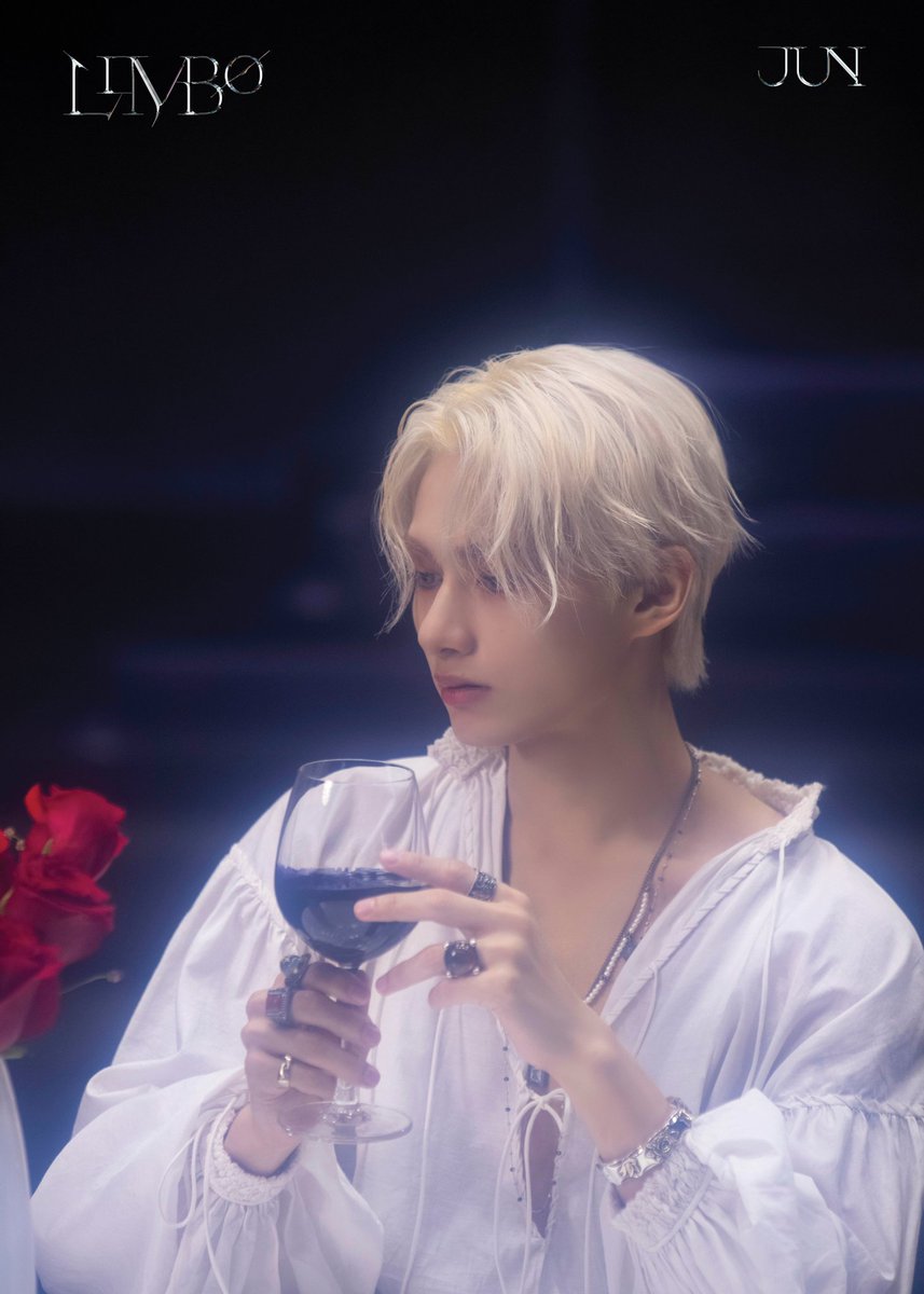 junhui_moon10's tweet photo. [17'S JUN]LIMBO🤍🎵
#JUN 
#LIMBO 
#SEVENTEEN https://t.co/h4vzcaIIsK