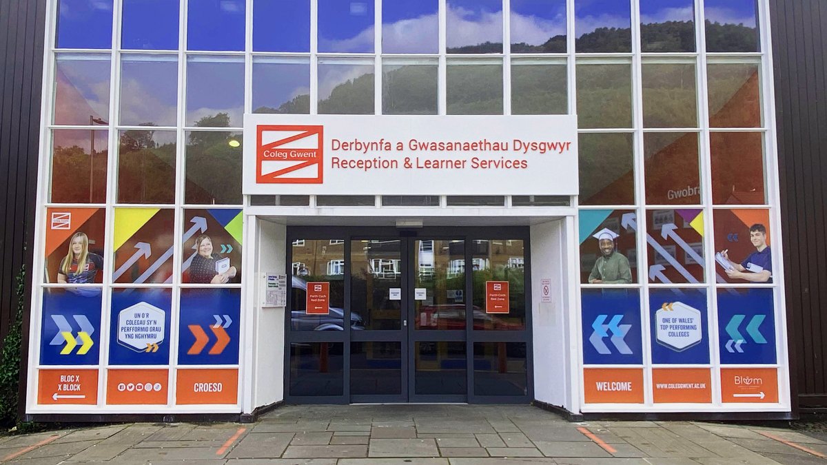 MorgansConsult's tweet image. A fun &amp;amp; colourful entrance manifestation for @coleggwent! 

Get in touch with us to design, manufacture and install your entranceway!

#brandimplementation #signage #signs #businesssigns #businesssignage #cardiff #wales #walessigns #windowmanifestation