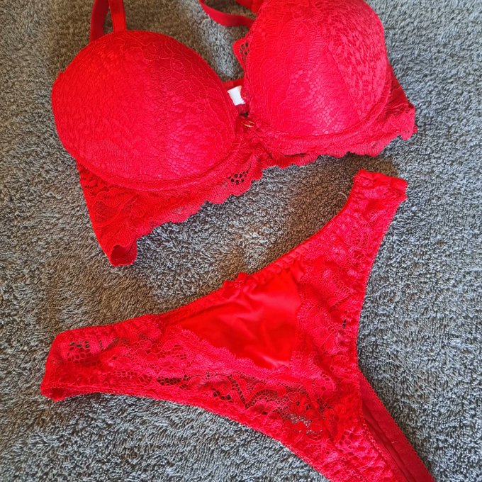 Red? https://t.co/h62o1YvzA8<a href="/tag/sexy"class="tags"><span>#sexy</span></a><a href="/tag/blackandwhite"class="tags"><span>#blackandwhite</span></a><a href="/tag/of"class="tags"><span>#of</span></a>