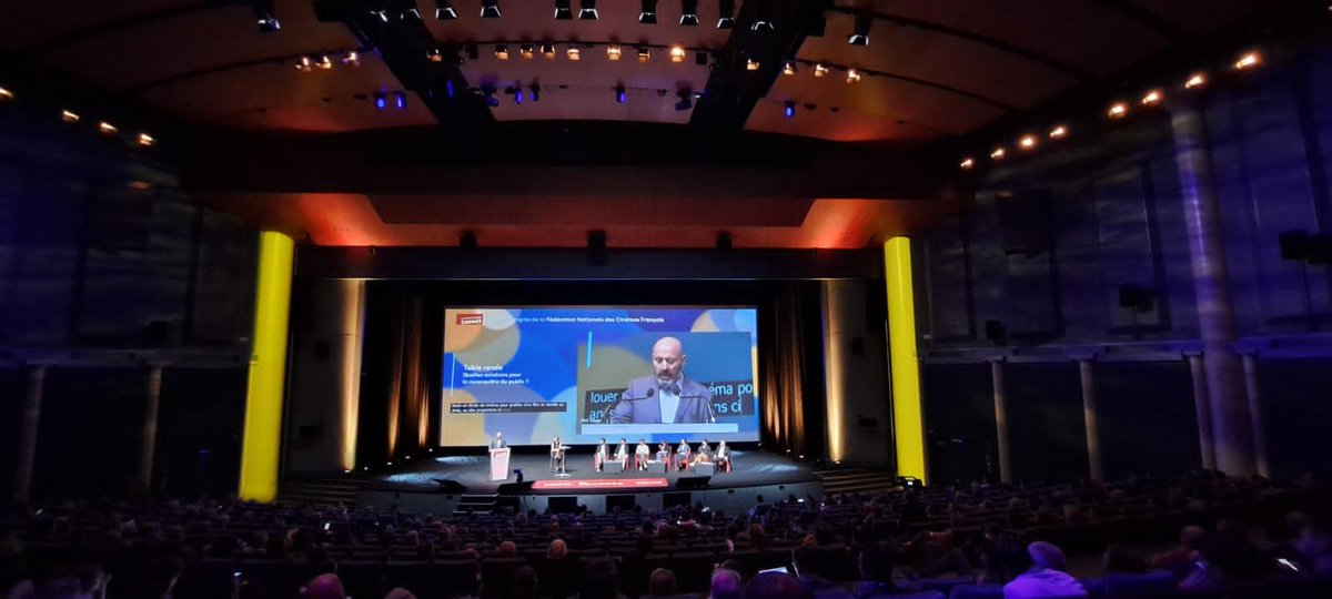 Monsieur le Président <a href="/PhilClapp/">Phil Clapp</a> <a href="/UKCA/">ukca</a> giving - in French - a quick update on audience initiates from around Europe at the FNCF Congress. #WeLoveTheBigScreen
