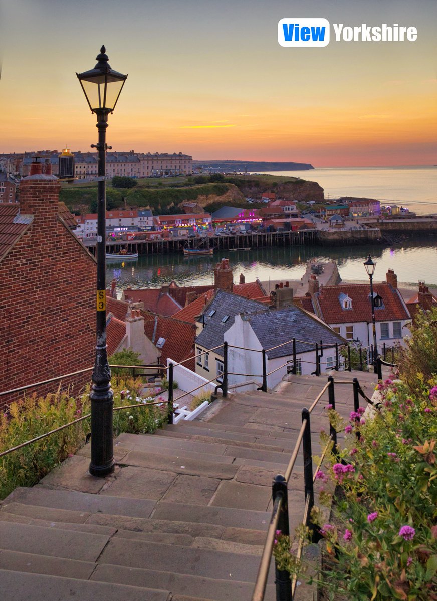 ViewYorkshire's tweet photo. 199 steps Whitby #whitby #yorkshire https://t.co/4Am0BdvyQR
