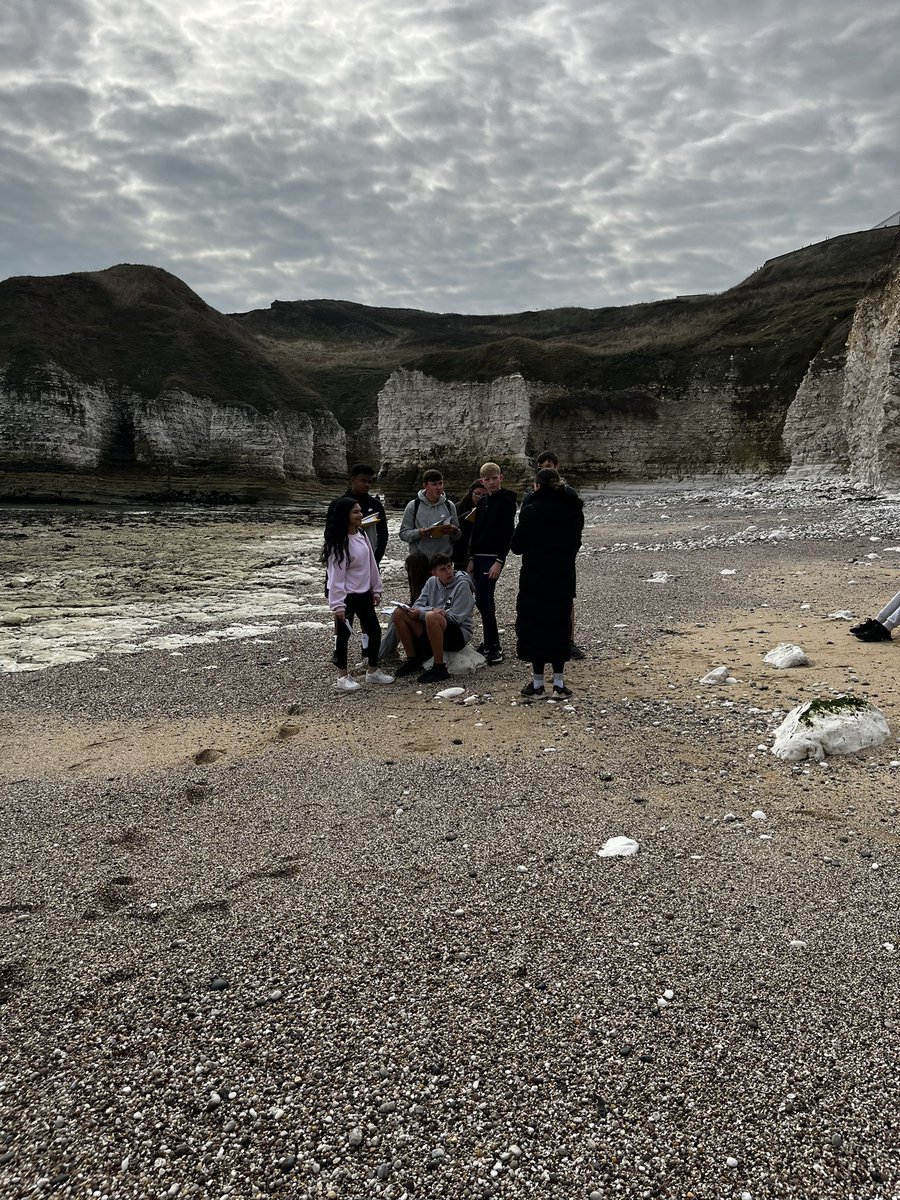 BBGAcademy's tweet photo. Year 11 Geography field trip #TeamBBG💙💚💙 #GeographyIsEveryWhere https://t.co/opTNeBMqFo