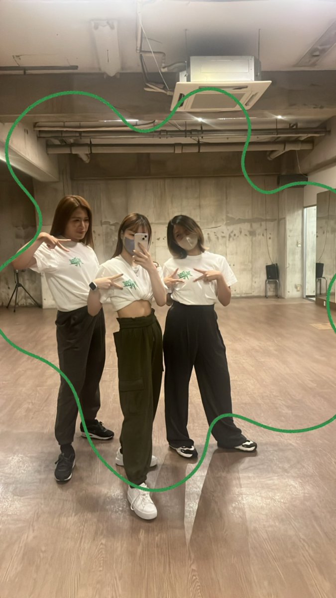 kyong437's tweet photo. White MARU T🤍💚
はじめて着てみました！笑

東京・京都のスタジオにて販売されてますっ😆📢

@DanceStudioMARU 

#TeamMARU #StudioMARU #DanceStudioMARU #新大久保 #京都 #ダンススタジオ https://t.co/w87Zha1RRW