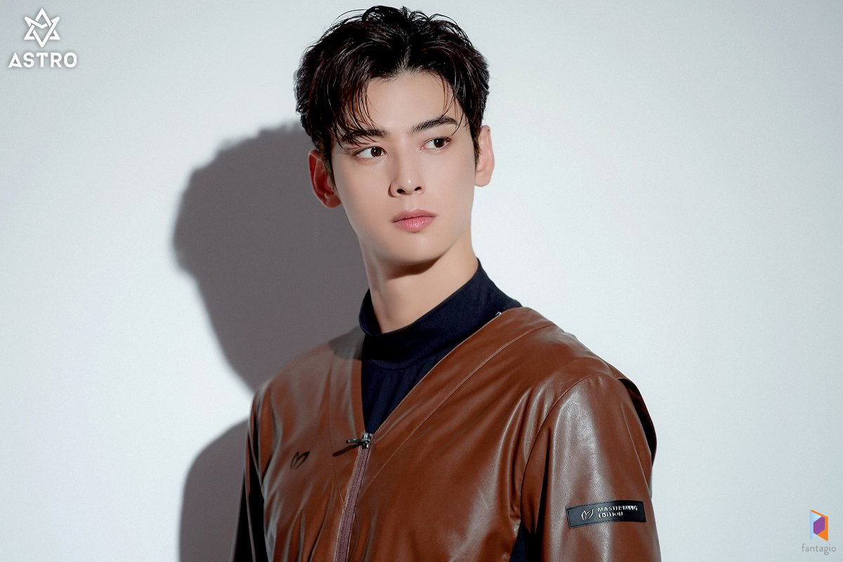 eunwoosgallery's tweet photo. #CHAEUNWOO: handsome in any angle and outfit ♥︎ https://t.co/CcEjkJrha0