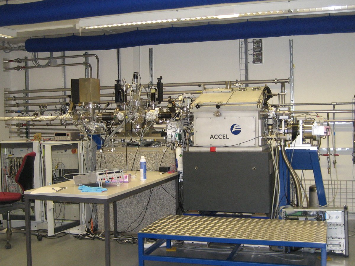 dimaria789's tweet photo. First group #beamtime trip to #synchrotron, with Ivan and Zach for #NEXAFS and #STXM Today we finished our time at @psich_en #SwissLightSource Thanks to #BenWatts and two days - remote session from home! #lotsofsnacks #notmuchsleep #coffee @UTSC_DPES @UTSCresearch @UofTEarthSci https://t.co/vMRhijPVXs