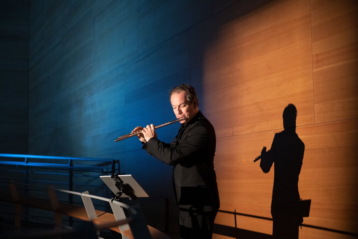 boulezsaal's tweet photo. Dialogues between past and present: in his solo recital tomorrow, flutist @EPahud alternates between the Baroque world of Telemann’s Fantasias and contemporary compositions by #Pintscher, #Manoury, #Jarrell, #Montalbetti, and #Desplat.
🎶https://t.co/Ey54YVnP8C https://t.co/QPhQPYstCT